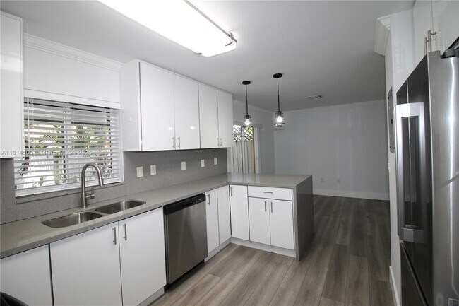Building Photo - 15239 SW 134th Ct