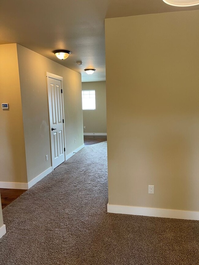 Building Photo - Beautiful 4 Bedroom in a small and exclusive neighborhood