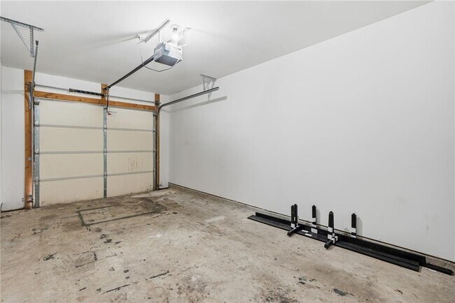 Building Photo - 2297 Charleston Pointe SE