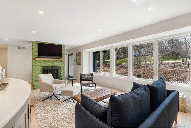 Building Photo - 123 Windward