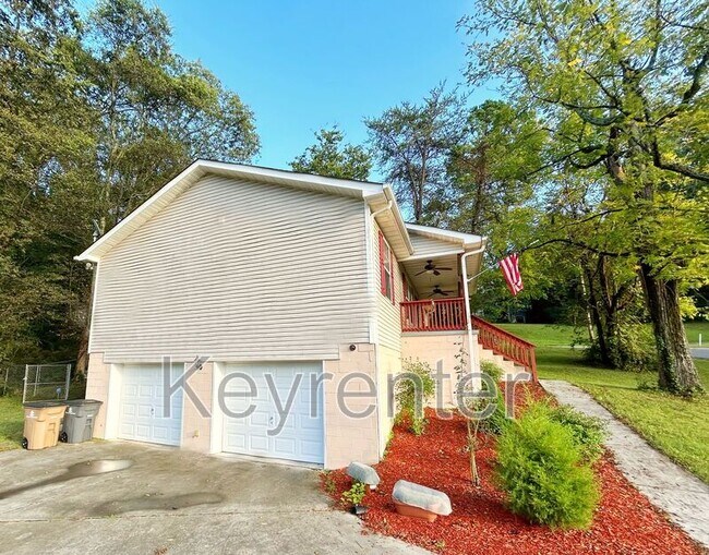 Building Photo - 4417 Fawnie Ln