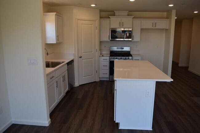 Building Photo - 4041 Bayonet Dr