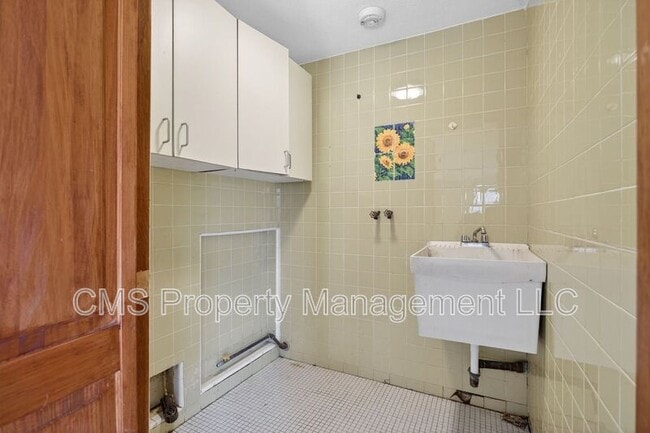 Building Photo - 352 Rahway Rd