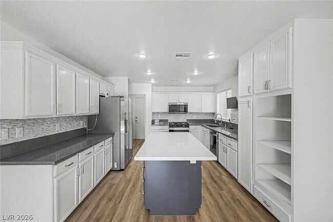 Building Photo - 10547 Lilac Tree Ave