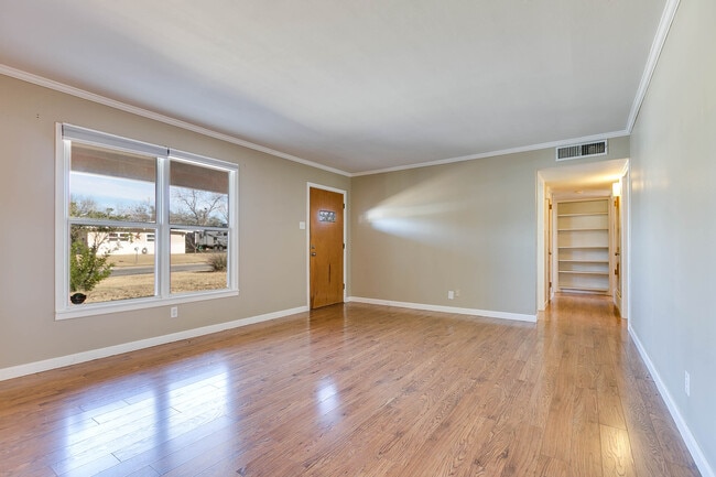 Building Photo - 2755 Rice Ave