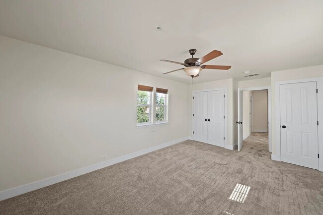 Building Photo - 5592 Diamond Ridge Dr