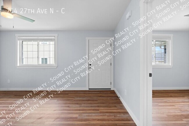 Building Photo - 714 27th Ave N