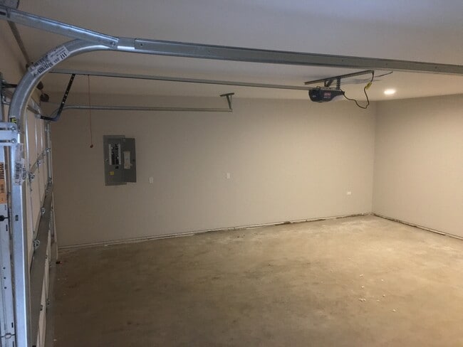 Building Photo - 2300 Landon Ln