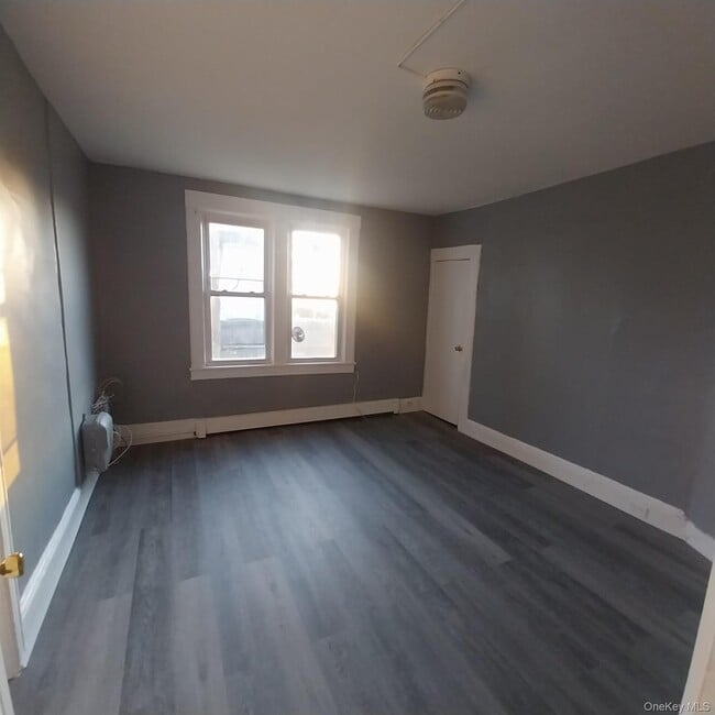 Building Photo - 40 Harts Ave