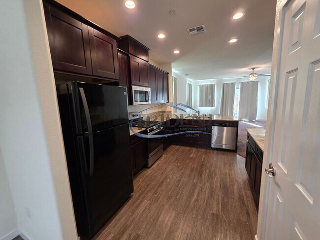 Building Photo - 2062 River Rock Dr