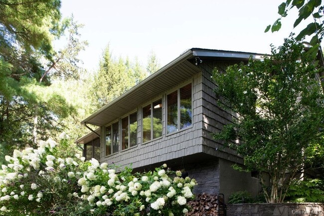 Building Photo - 42 Lake Pleasant Rd