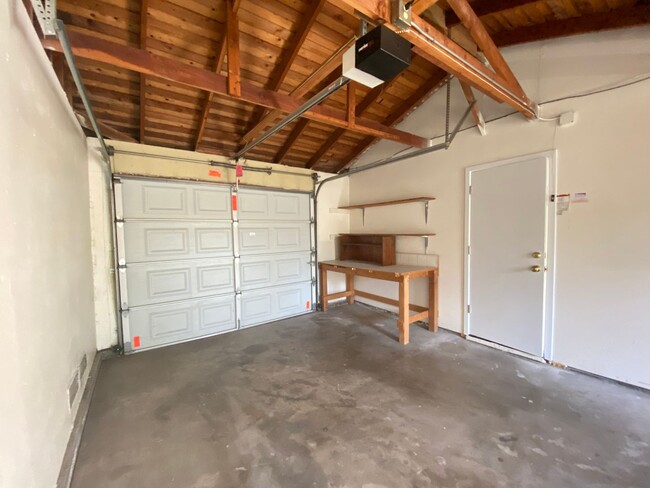 Building Photo - Quiet Duplex Near Z'Berg Park.