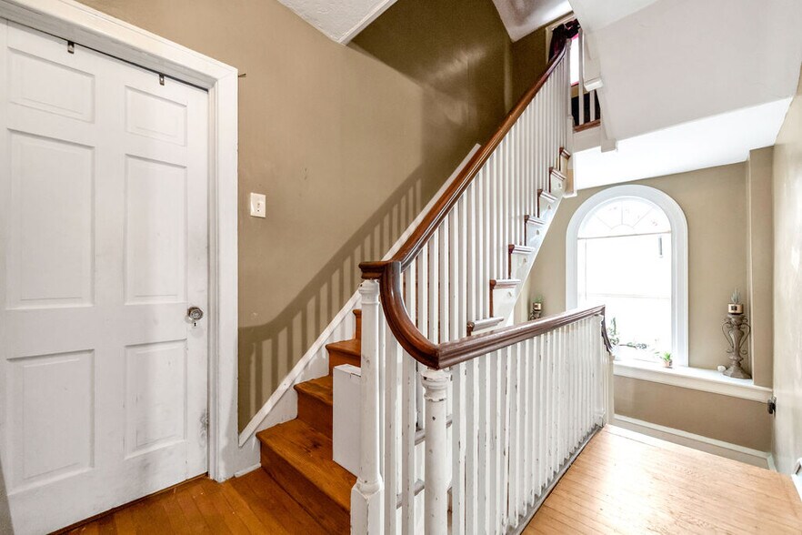 Building Photo - 817 Ashbourne Rd