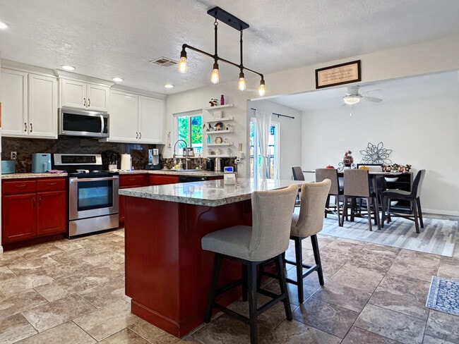 Building Photo - 53845 Avenida Herrera