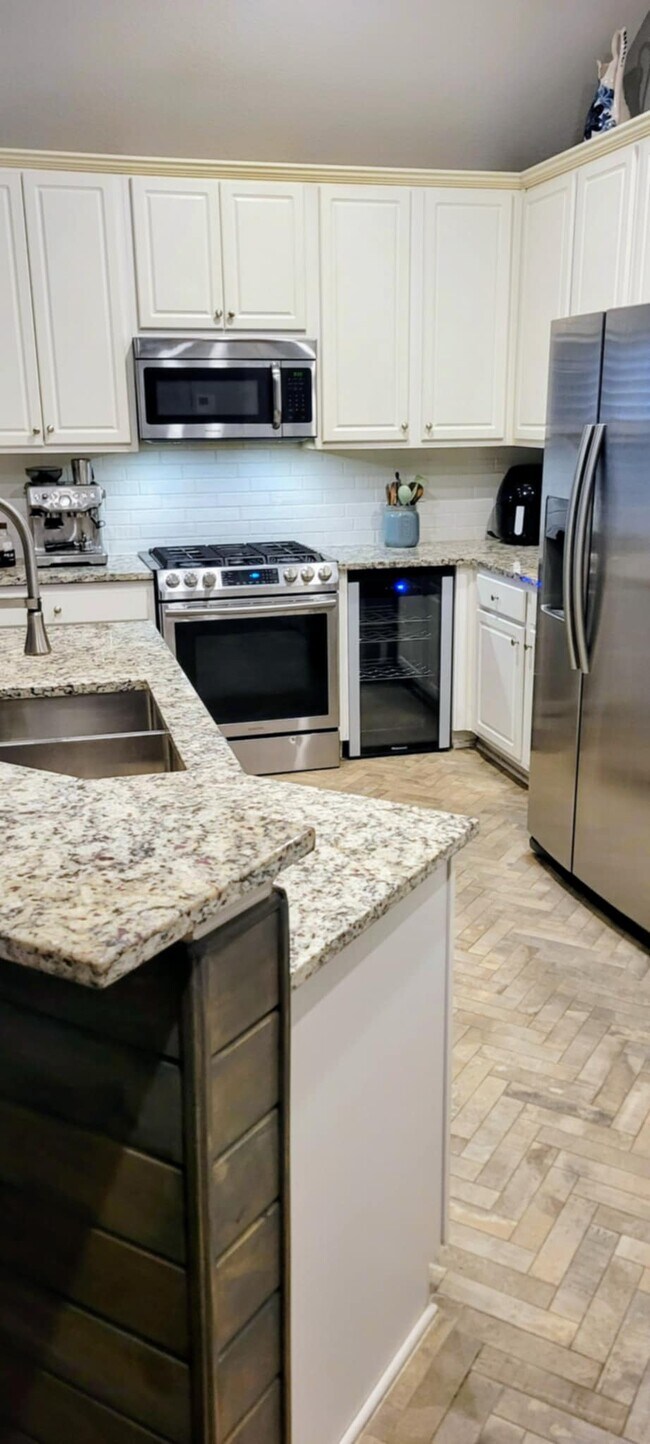 Building Photo - 9108 Brinson Dr