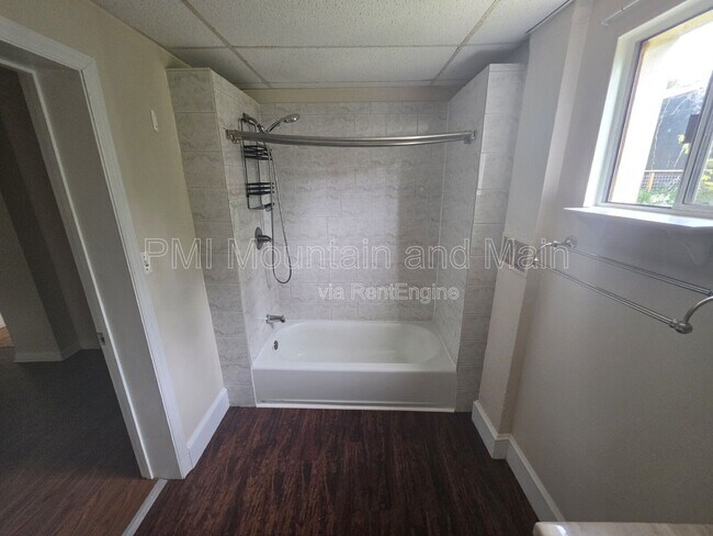 Building Photo - 41 Westwood Pl