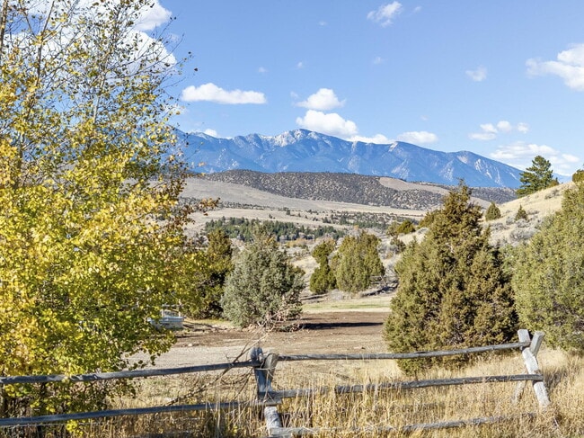 Building Photo - Hillside Hideaway in Historic Virginia Cit...