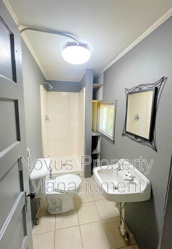 Building Photo - 107 Parson St