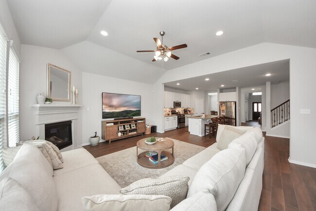 Building Photo - 8819 Cabin Loft Ln