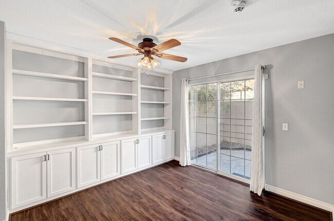 Building Photo - Stunning Summerlin Townhome!