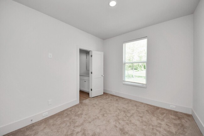 Building Photo - 1053 Glenn Ave