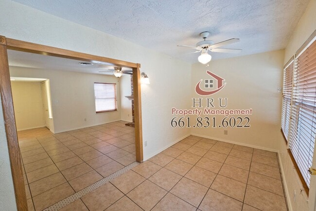 Building Photo - SW-Bakersfield. 3bed/2bath