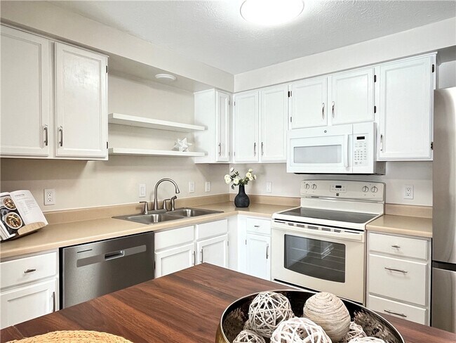 Building Photo - 35 Camberley Pl