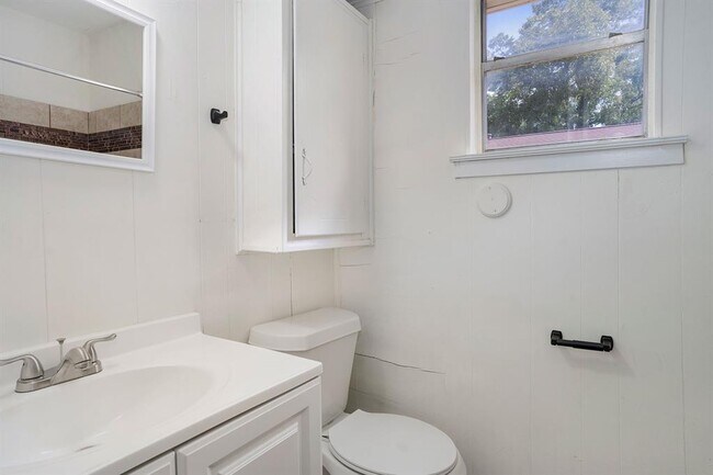 Building Photo - 405 Steeple Ridge Rd