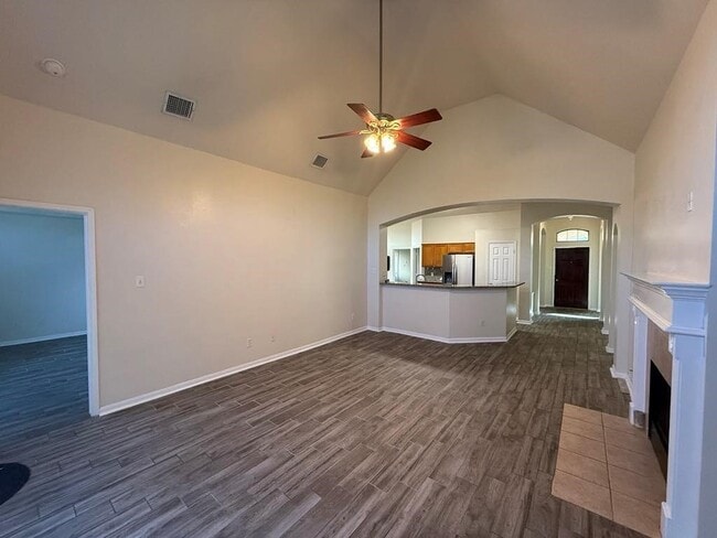 Building Photo - 207 Cedar Lake Dr