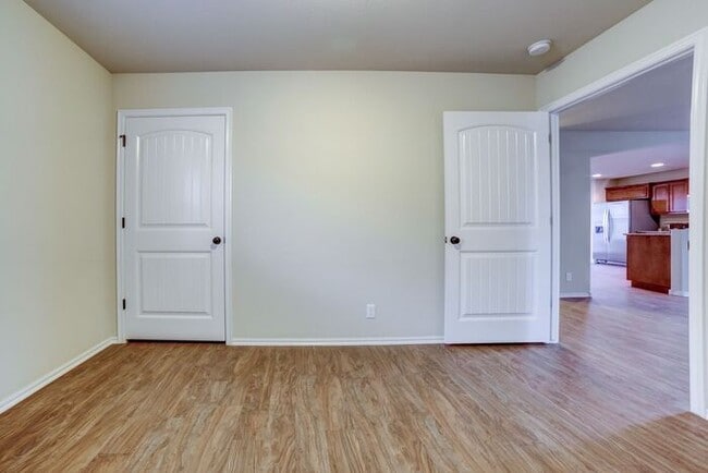 Building Photo - 3/2 Open And Bright Craftsman!
