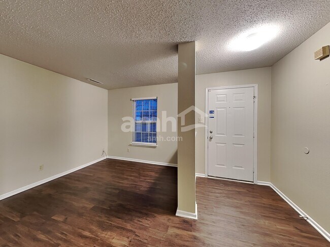 Building Photo - 6503 W Philadelphia Dr