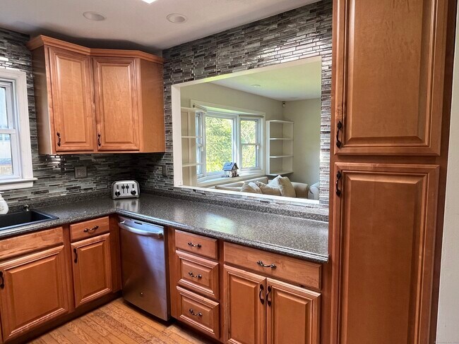 Building Photo - 18 Pinewood Shores