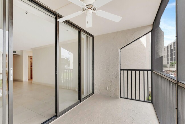 Building Photo - 6 Royal Palm Way