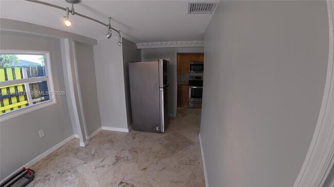 Building Photo - 5400 SW 36th St