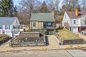 Building Photo - 918 Seventh St