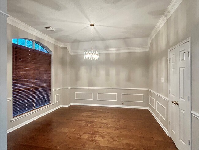 Building Photo - 16807 Laguna Springs Dr