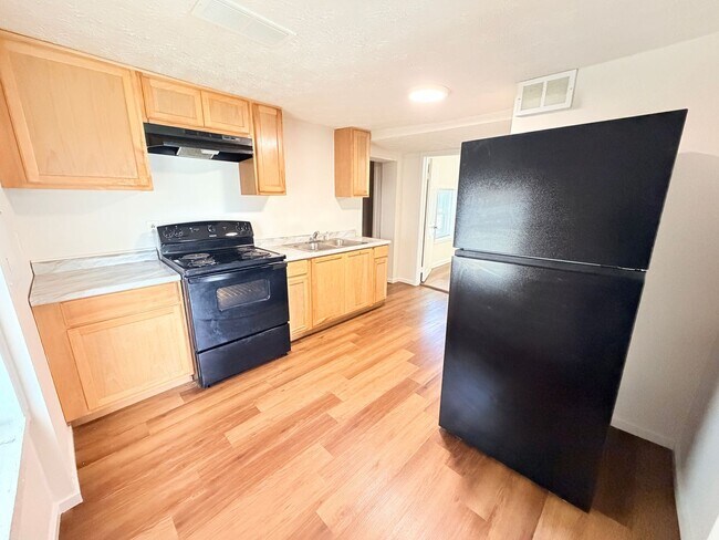 Building Photo - COMING SOON: 3 Bedroom/2 Bath Home located at 1020 E Seventh St. Greenfield, IN