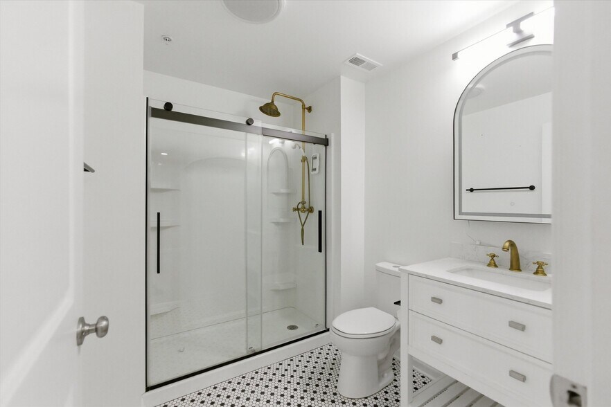 Building Photo - 7585 Holly Ridge Dr