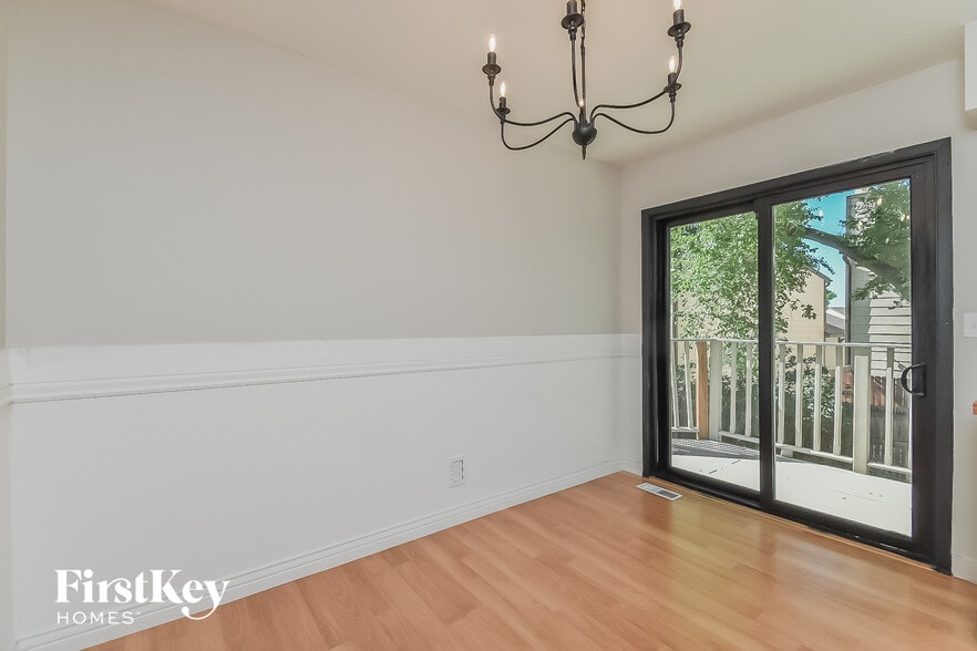 Building Photo - 2273 Farnsworth Dr