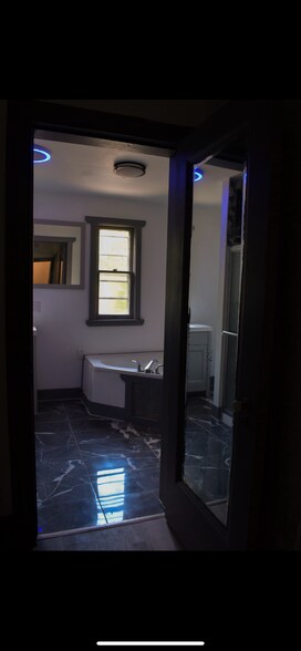 Building Photo - 171 Chapin St