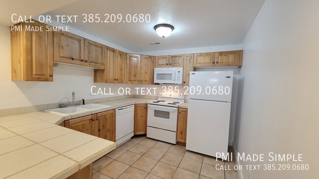 Building Photo - 3042 E Somerset Dr