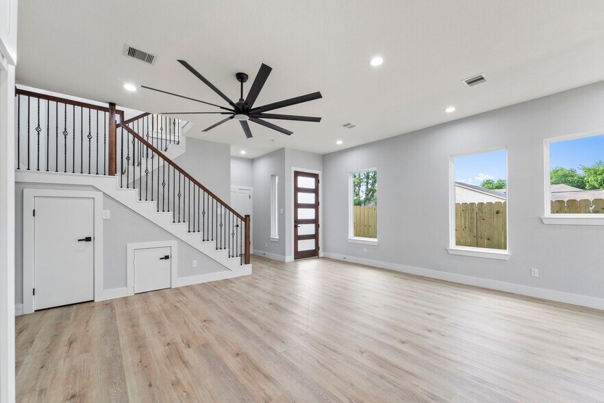 Building Photo - 6631 Foster St