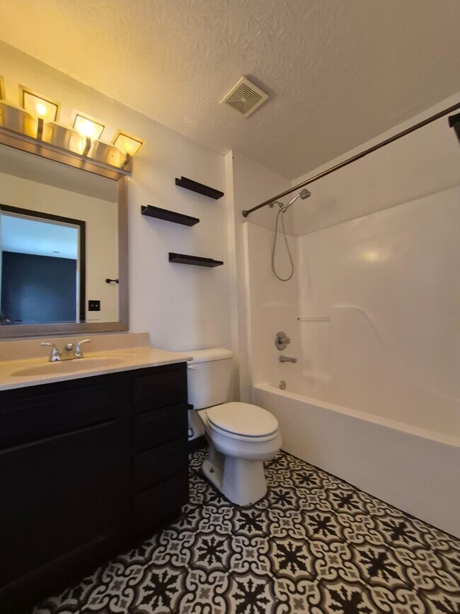 Building Photo - 2258 Antoinette Way