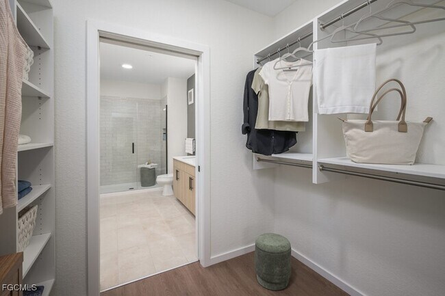 Building Photo - 8552 Collier Blvd