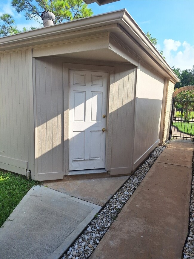 Primary Photo - 4030 Knoll Glen Dr