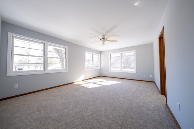 Building Photo - 5209 W 61st St