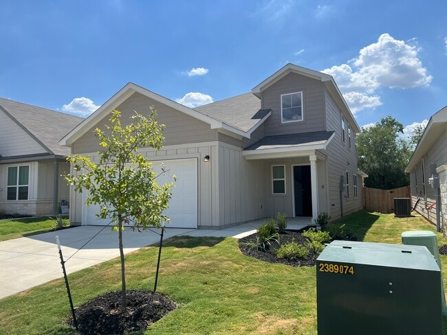 Front - 8123 Hamrick Cir