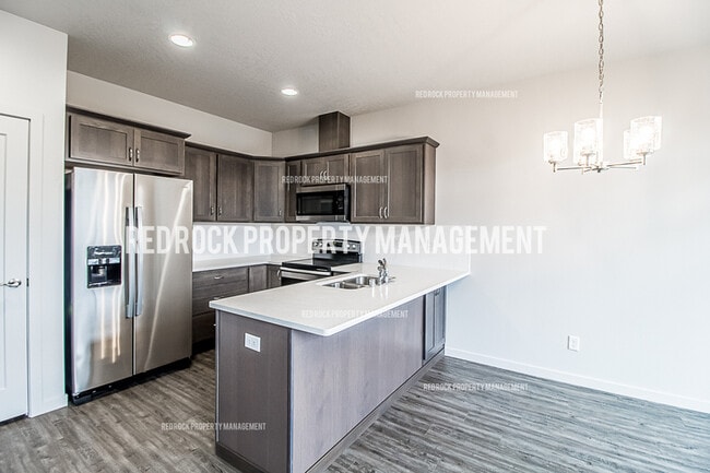 Building Photo - 303 Woodlawn Ln