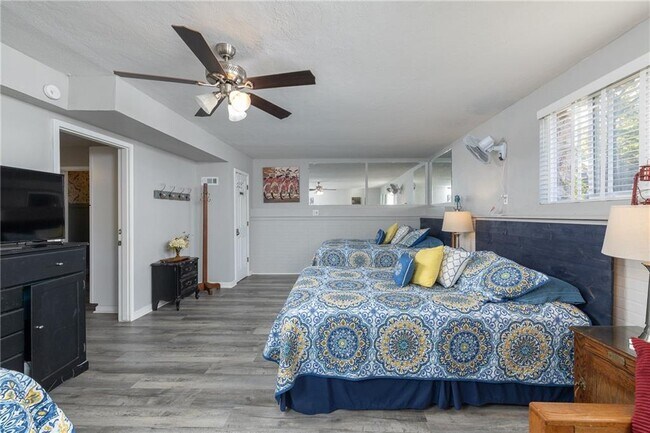 Building Photo - 12 Itetbury Ln