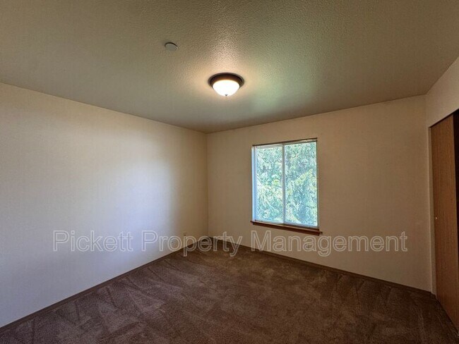 Building Photo - 680 Northpark Ln